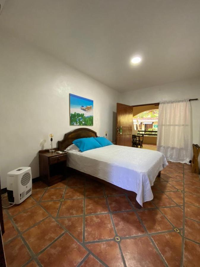 Hotel Playa Westfalia Пуерто Лимон Екстериор снимка